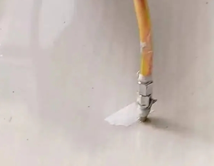 苏尼特右瓷砖空鼓维修公司专业解答在瓷砖铺贴过程中，如果使用的砂料过粗（如全部使用了粗砂），可能会导致以下问题