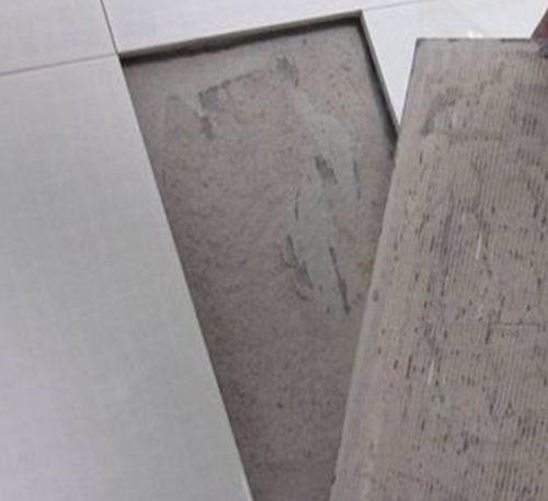 苏尼特右瓷砖空鼓维修公司分享瓷砖铺贴时如果打浆（即涂抹在瓷砖背面和基层上的砂浆或瓷砖胶）过少，会带来以下问题